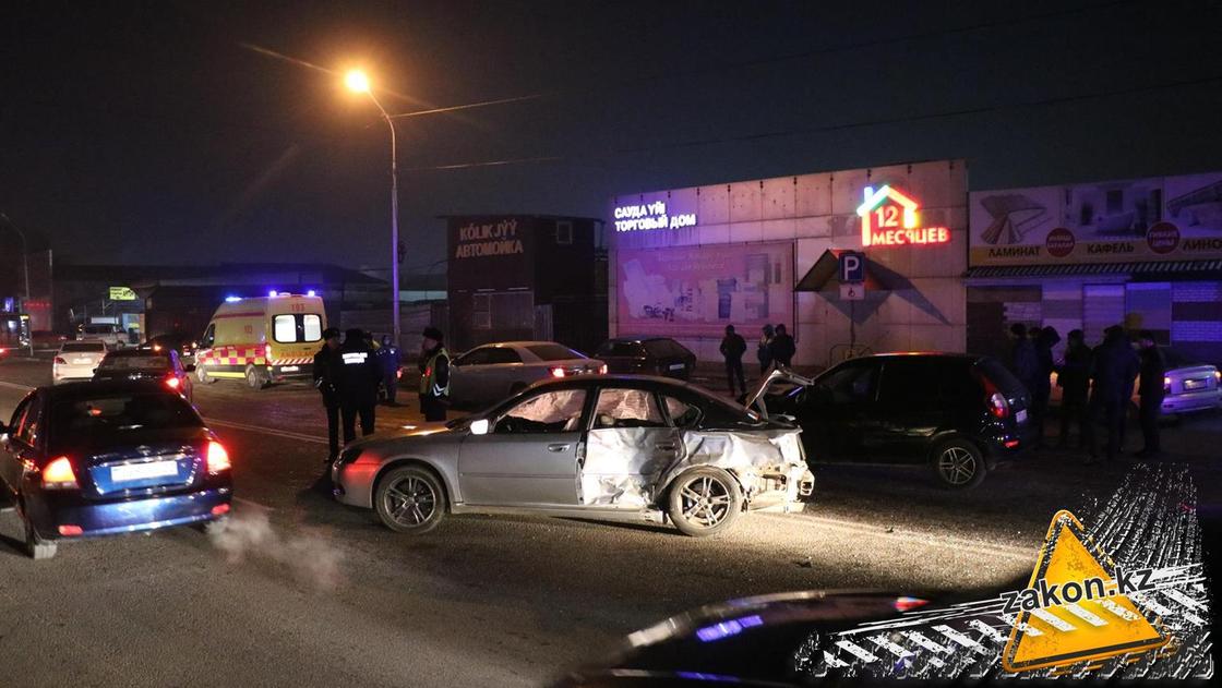 Автомобили столкнулись в Алматы
