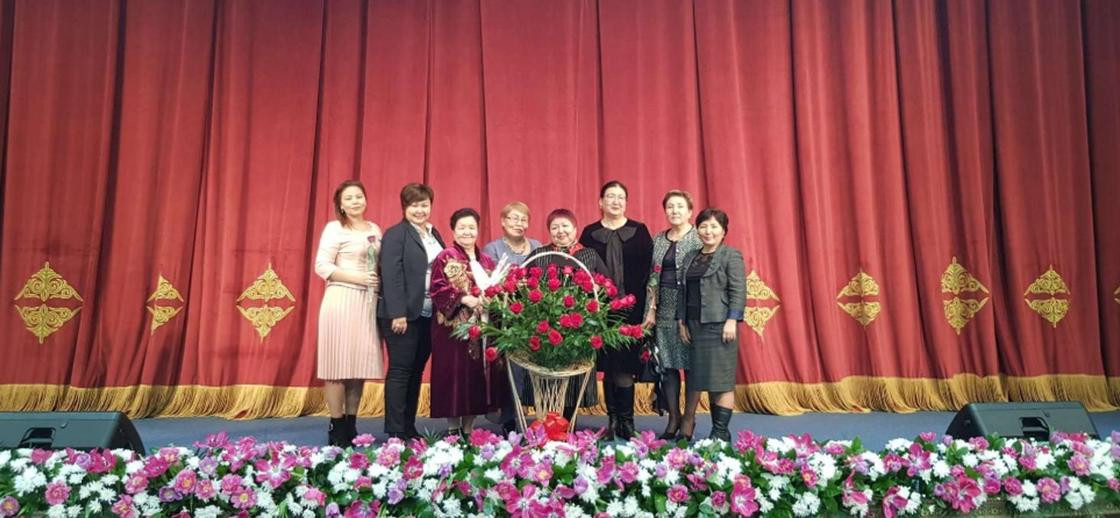 Аким Алматинской области поздравил женщин с 8 марта
