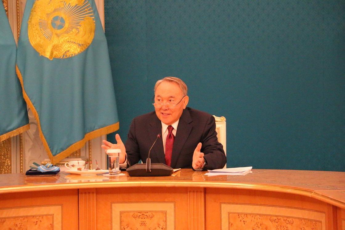 Назарбаев: Как можно топить дырявую времянку?