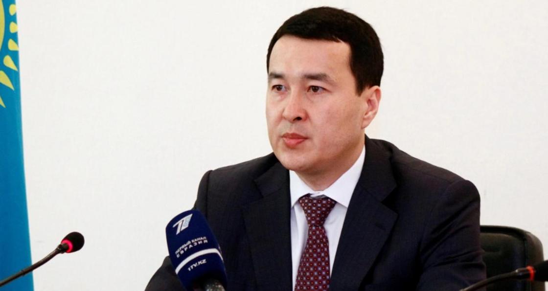 «Это не чтобы я сидел ближе»: Почему Назарбаев подвинул министров ради Смаилова