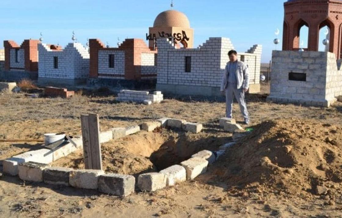 Казахстанец вскрыл могилу усопшего спустя пару часов, после погребения6 и потерял дар речи от увиденного