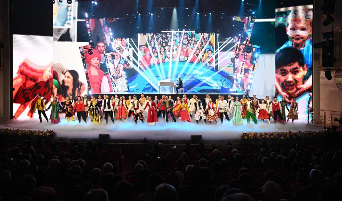 Қасым-Жомарт Тоқаев Республика күніне арналған салтанатты концертті тамашалады