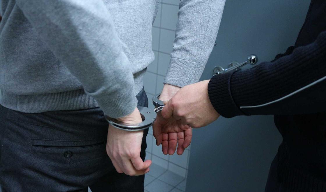 Двоих мужчин задержали по "горячим следам" после убийства и изнасилования в Алматинской области