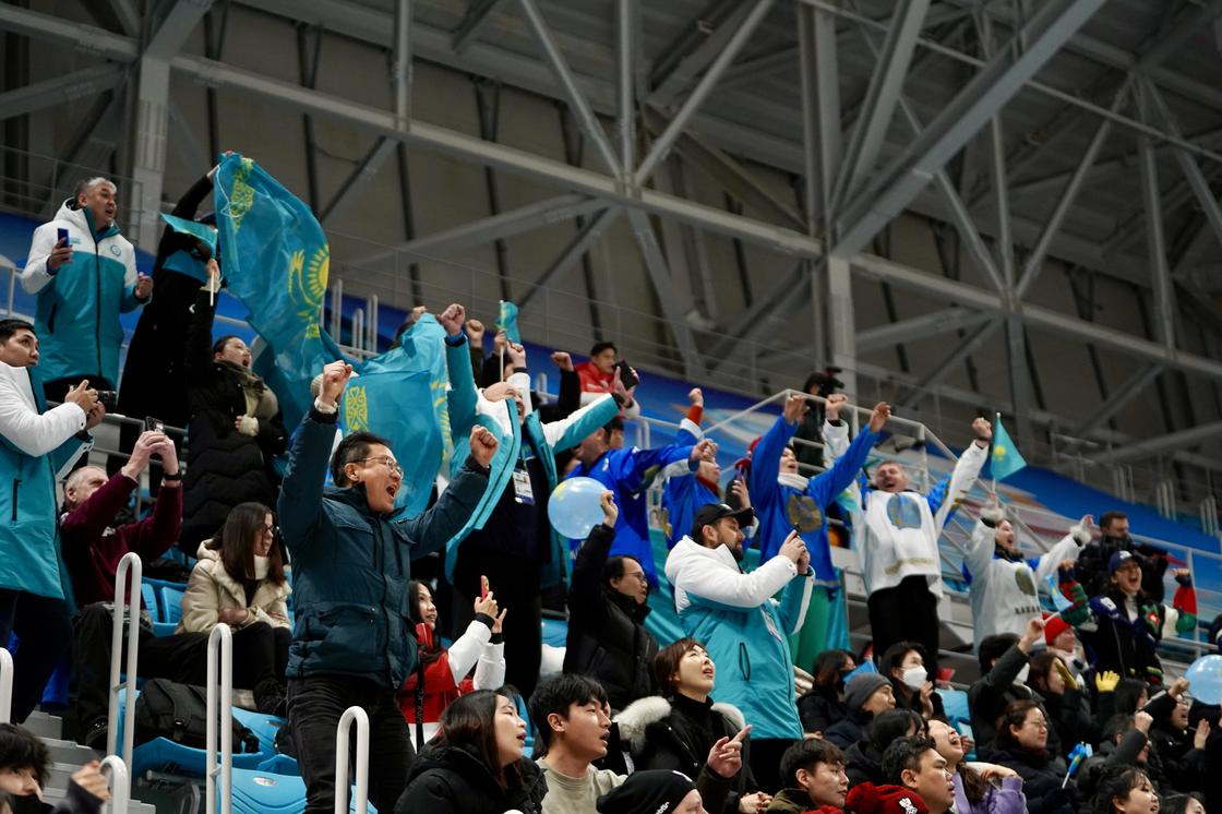 Казахстанские болельщики на матче Казахстан - Австрия