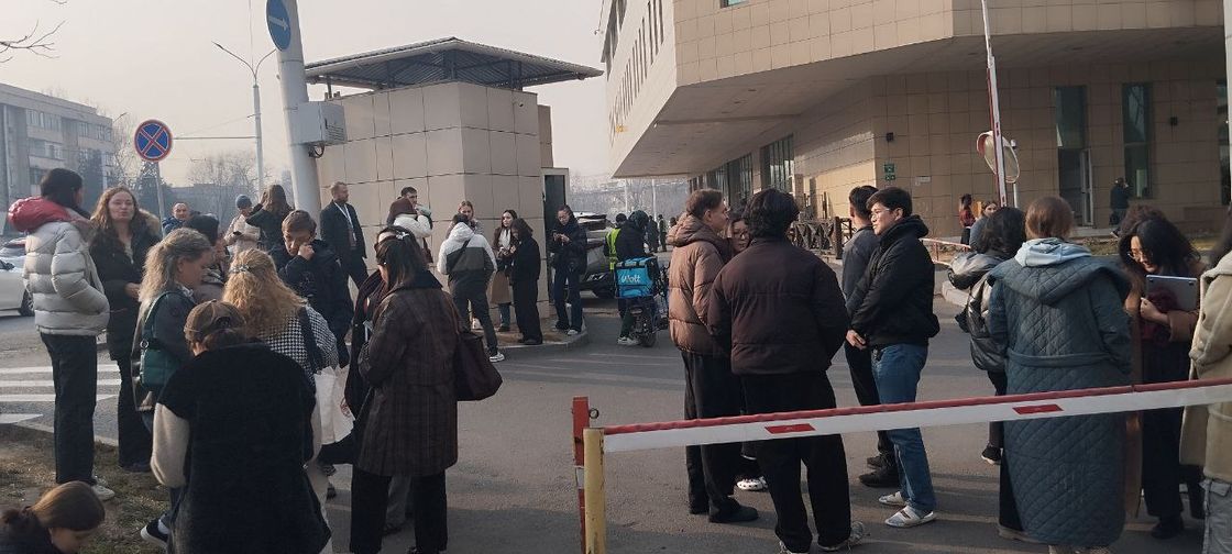 Алматинцы массово эвакуируются