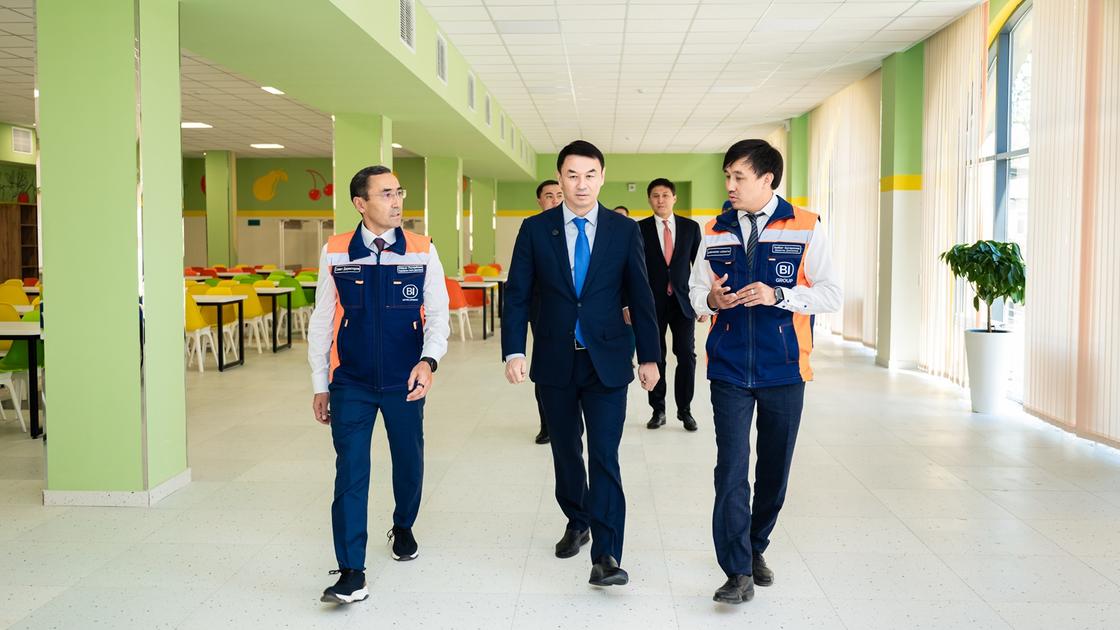 Аким Алматы посетил школу-интернат