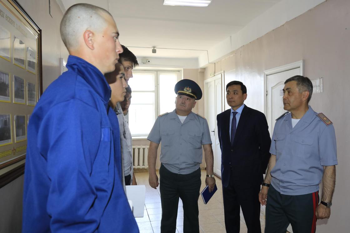 Обеспечение Армии Казахстана квалифицированными специалистами, современным вооружением и военной техникой набирает обороты