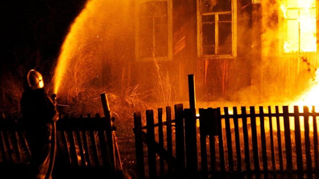 Многодетная семья лишилась дома из-за пожара в Северо-Казахстанской области