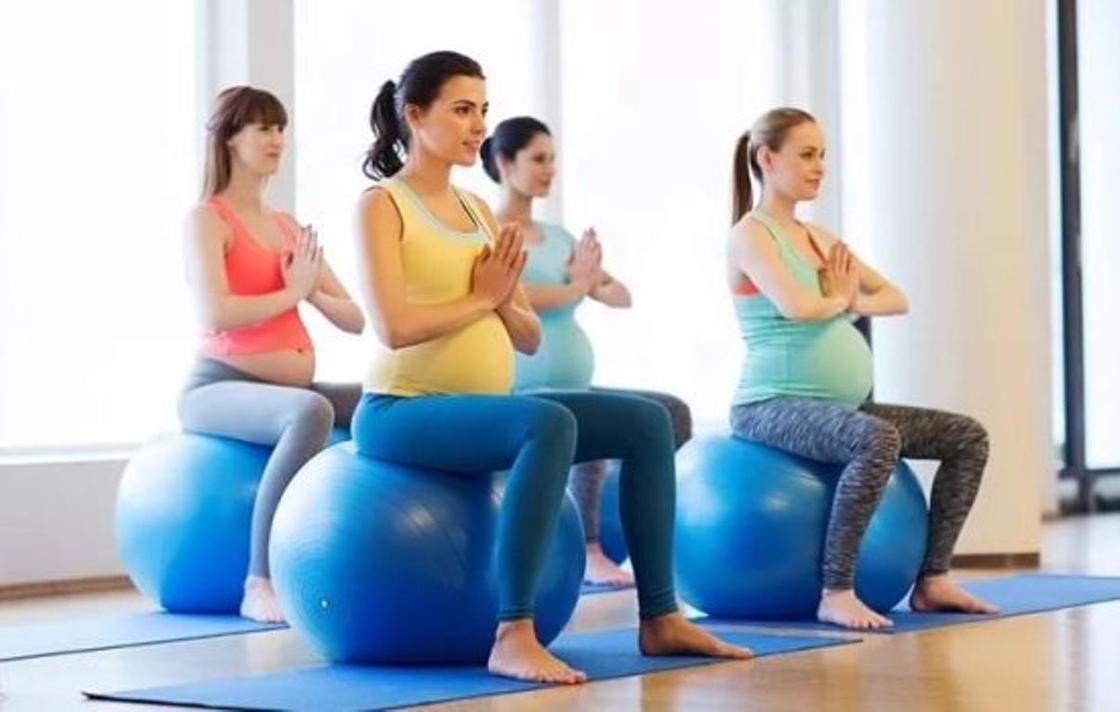 Упражнения для беременных на фитболе при болях в спине
