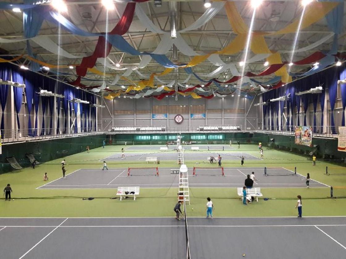 Оралдағы теннис орталығы
