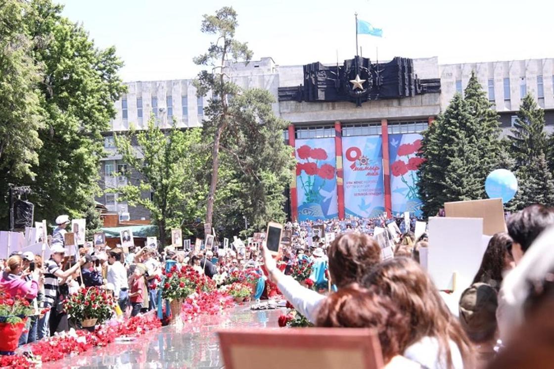 "Они отдали жизнь, чтобы мы жили": как в Алматы прошел Бессмертный полк (фото)