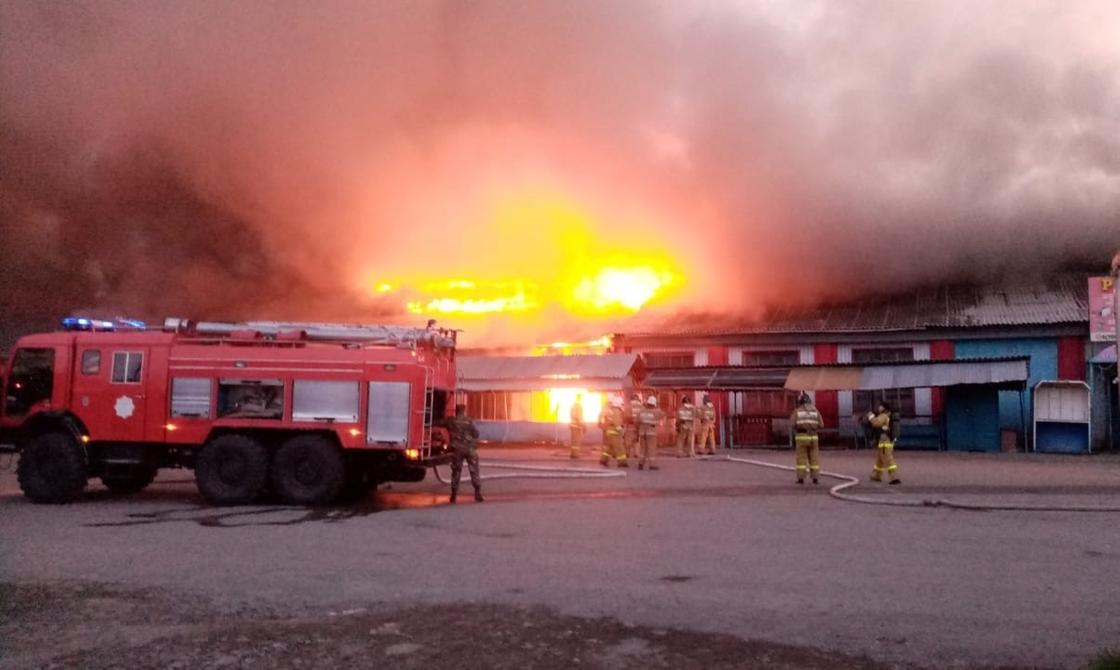 Пожар на рынке в Щучинске