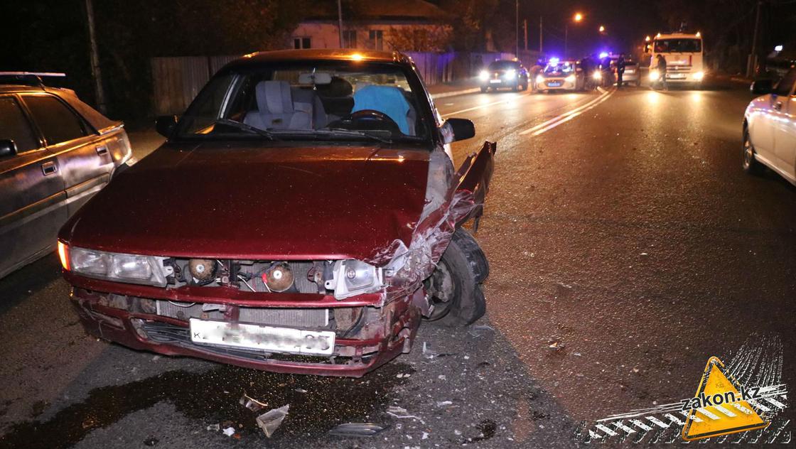 Автомобиль "Митсубиси" попал в аварию