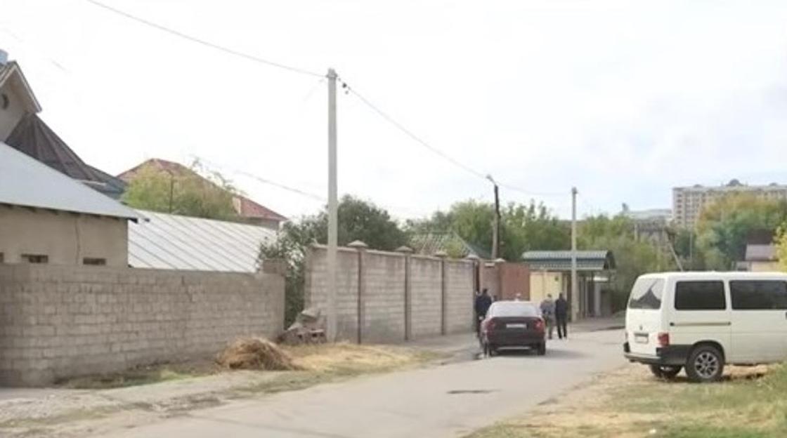 СМИ: Подросток на кроссовере сбил детей в Шымкенте, один погиб на месте