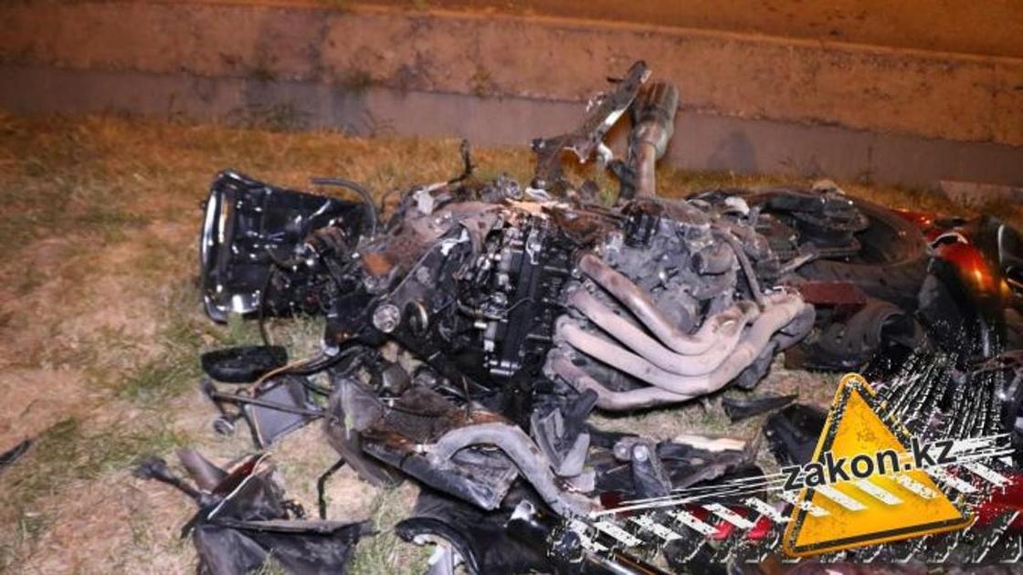 Мотоцикл разорвало на части в Алматы: погиб водитель (фото) Мотоцикл разорвало на части в Алматы: погиб водитель (фото)