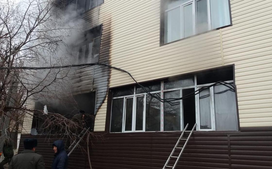 Кабинет труда загорелся в одной из школ Жезказгана