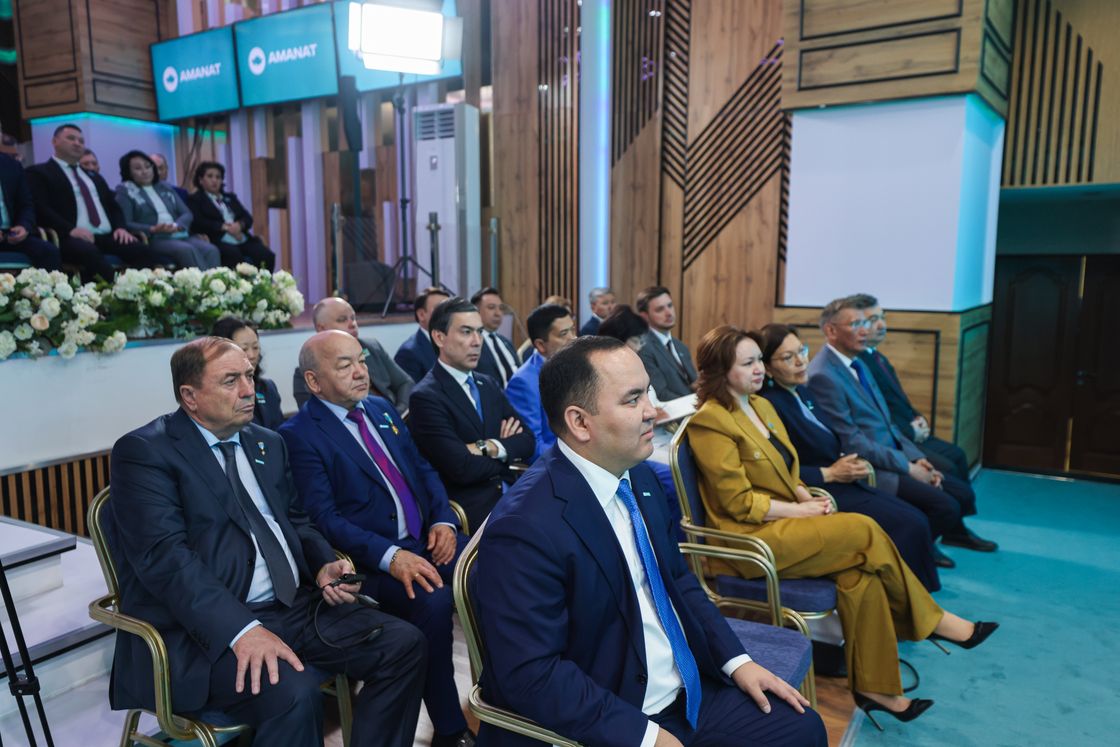Заседание политического совета партии AMANAT