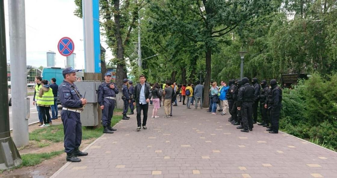 Власти Алматы разрешили митингующим собраться