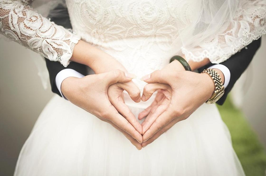 Мать выдавала замуж 15-летнюю дочь: активисты предотвратили свадьбу