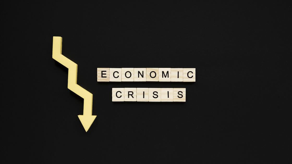Надпись из кубиков: экономический кризис