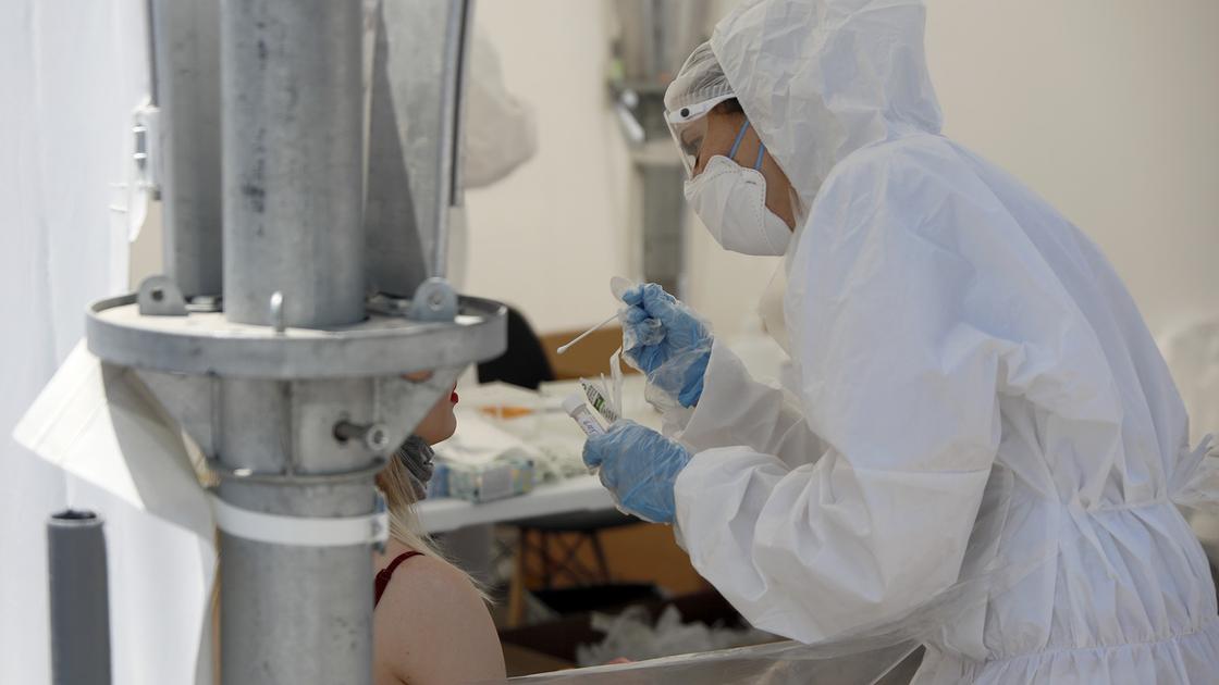 Тестирование на коронавирус возобновили в лабораториях Алматы
