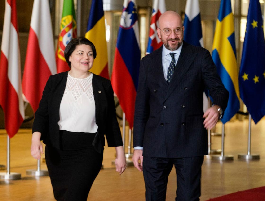 Экс-премьер Молдовы Наталья Гаврилица и председатель Европейского совета Шарль Мишель
