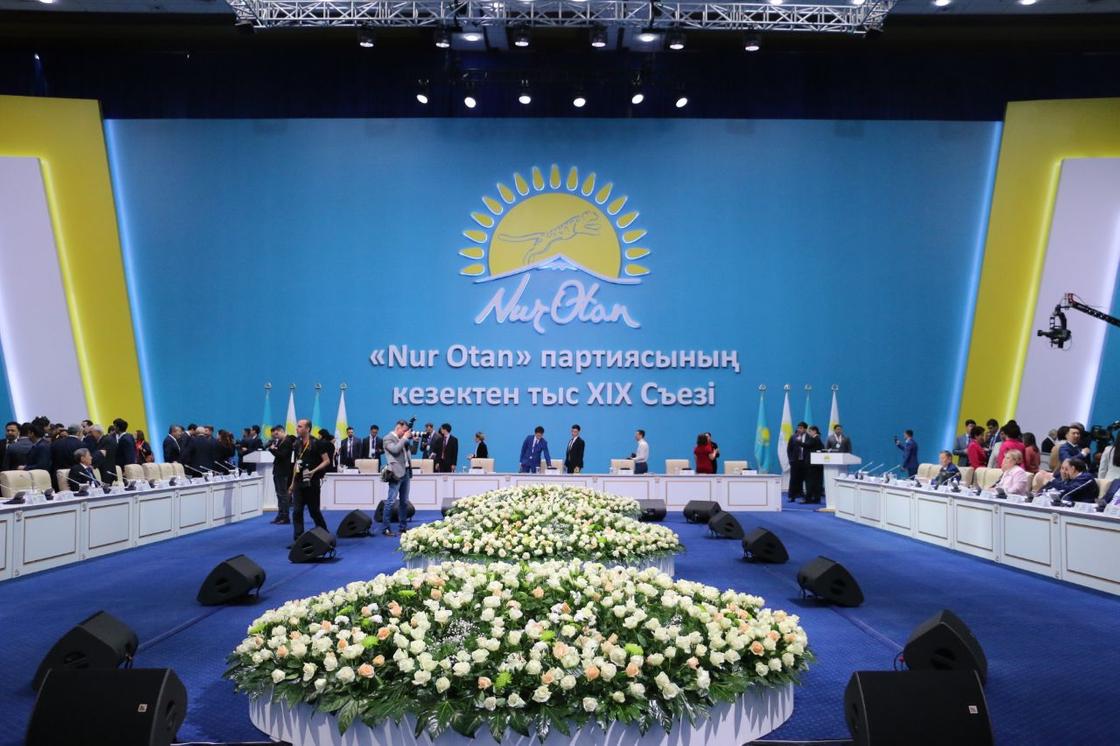Назарбаев озвучил новый лозунг партии Nur Otan