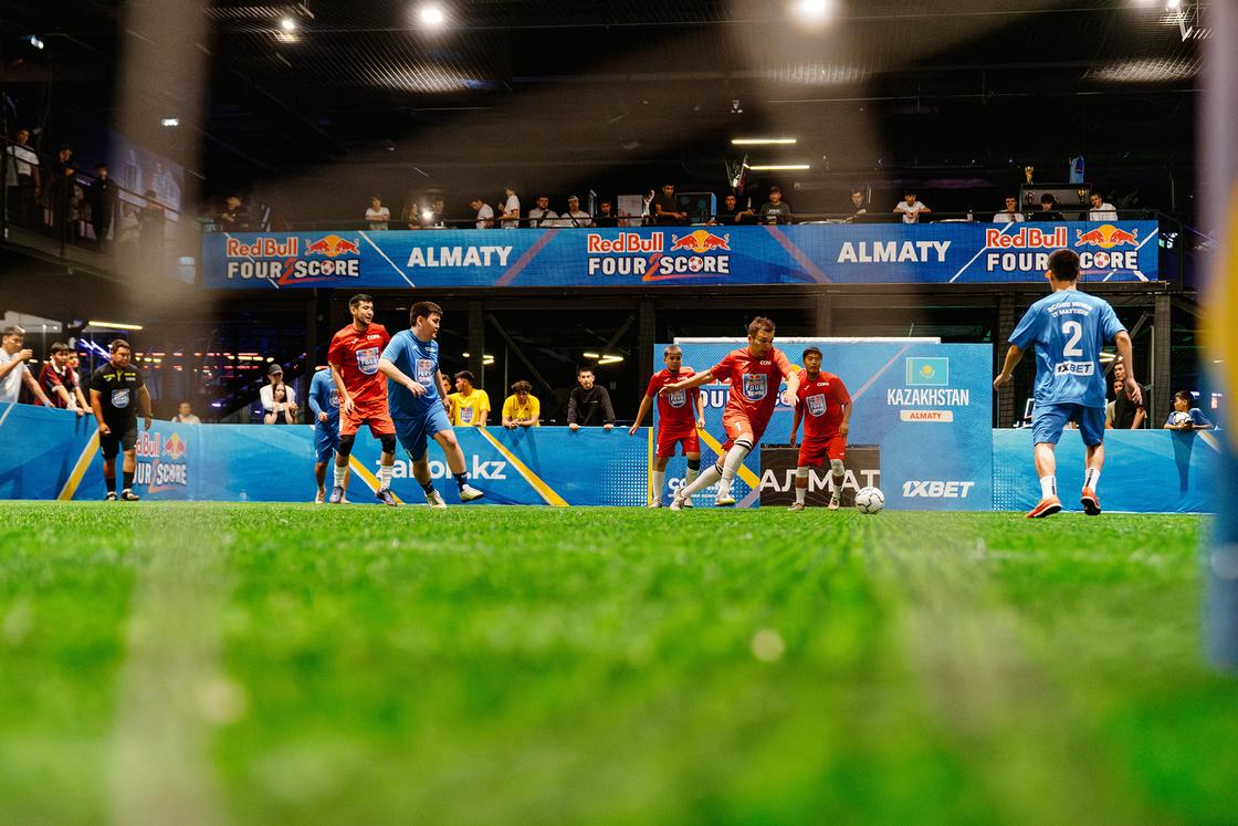 Red Bull Four 2 Score