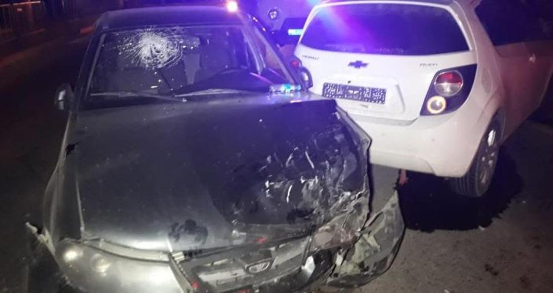 Сбежавшего после лобового столкновения водителя ищет полиция Алматы (видео)