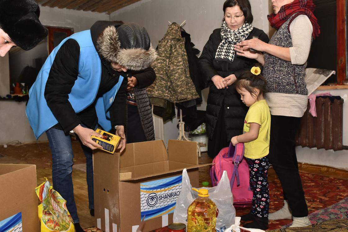 В Актюбинской области мобильные группы оказывают помощь нуждающимся семьям