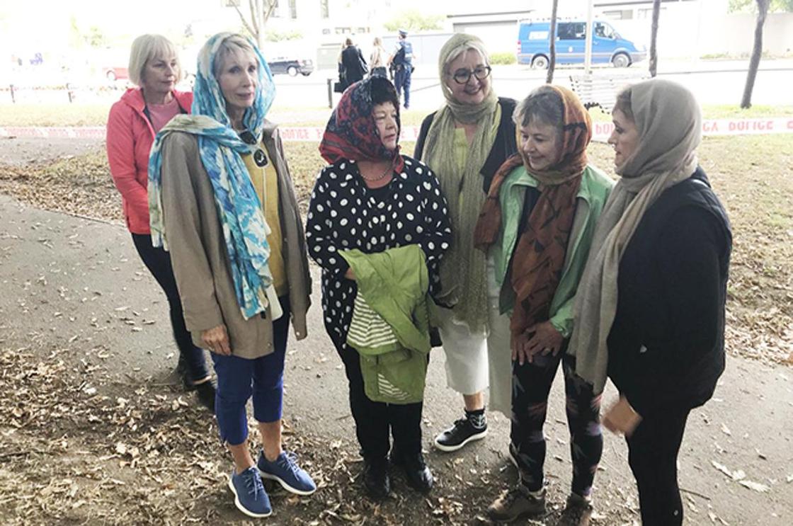 Жительницы Новой Зеландии вышли на улицы в платках в знак поддержки мусульман после теракта