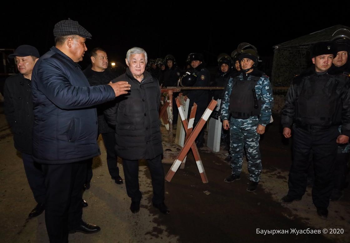 Что происходит в Кордайском районе: Сапарбаев совершил ночной объезд сел (фото)