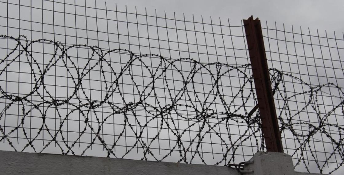 “Печальное зрелище”: сотрудников департамента юстиции Алматы отвезли в тюрьму