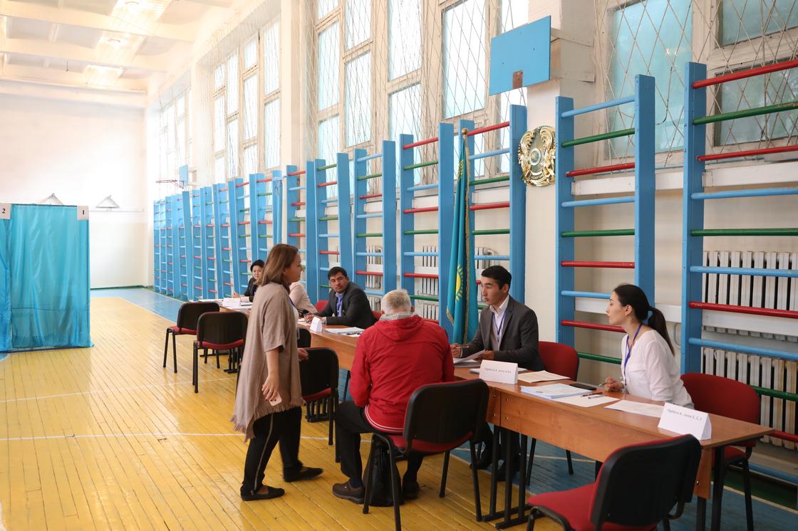 "Ждем чего-то светлого": алматинцы голосуют на выборах президента