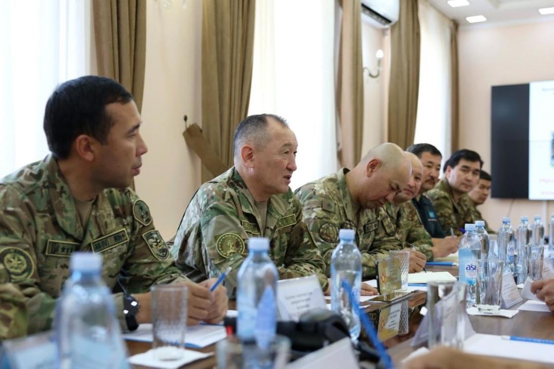 Военнослужащие