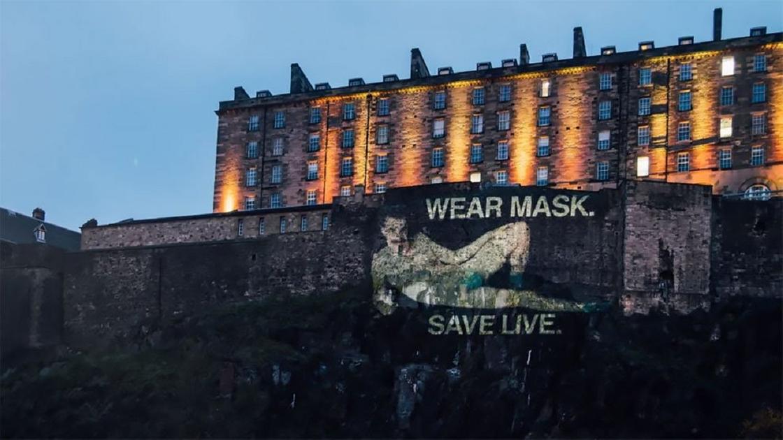 Изображение Бората на стене Эдинбургского замка
