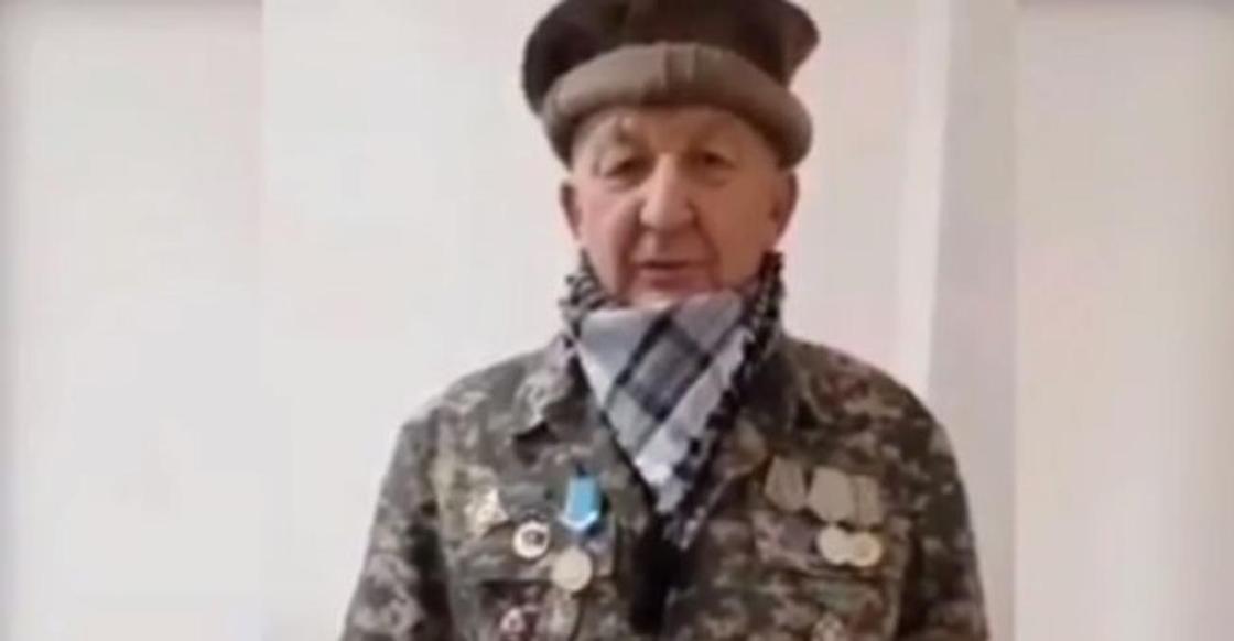 Ветеран-афганец публично отказался от боевой награды в Талдыкоргане (видео)