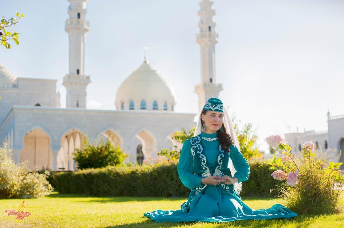 Красивая татарка из Актобе удивила публику знанием казахского языка