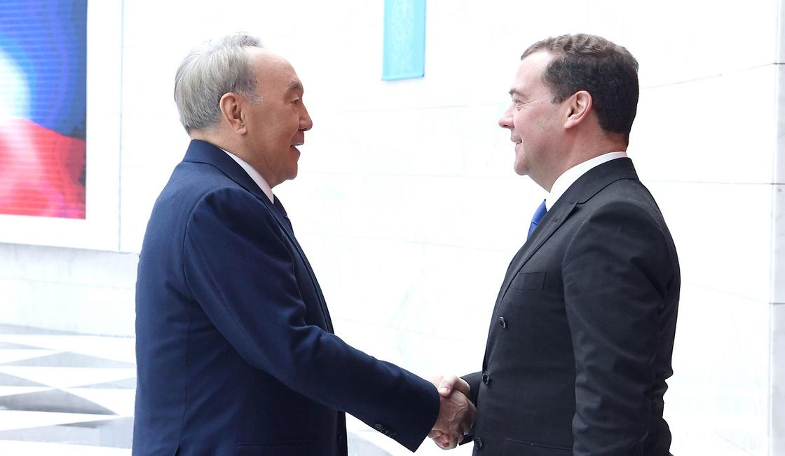Назарбаев встретился с Медведевым: Мы с Вами снова коллеги