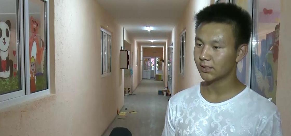 19-летний парень спас 80 детей во время взрывов в Арыси