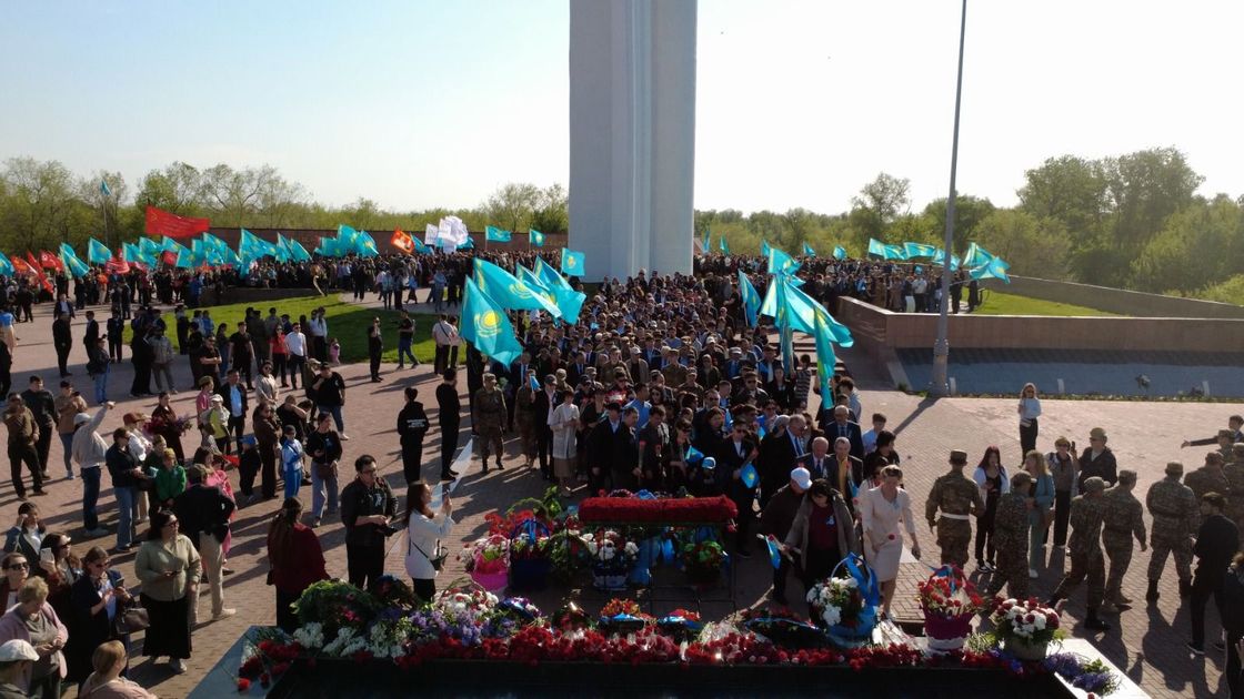 Батысқазақстандықтар батырлар рухына тағзым етті
