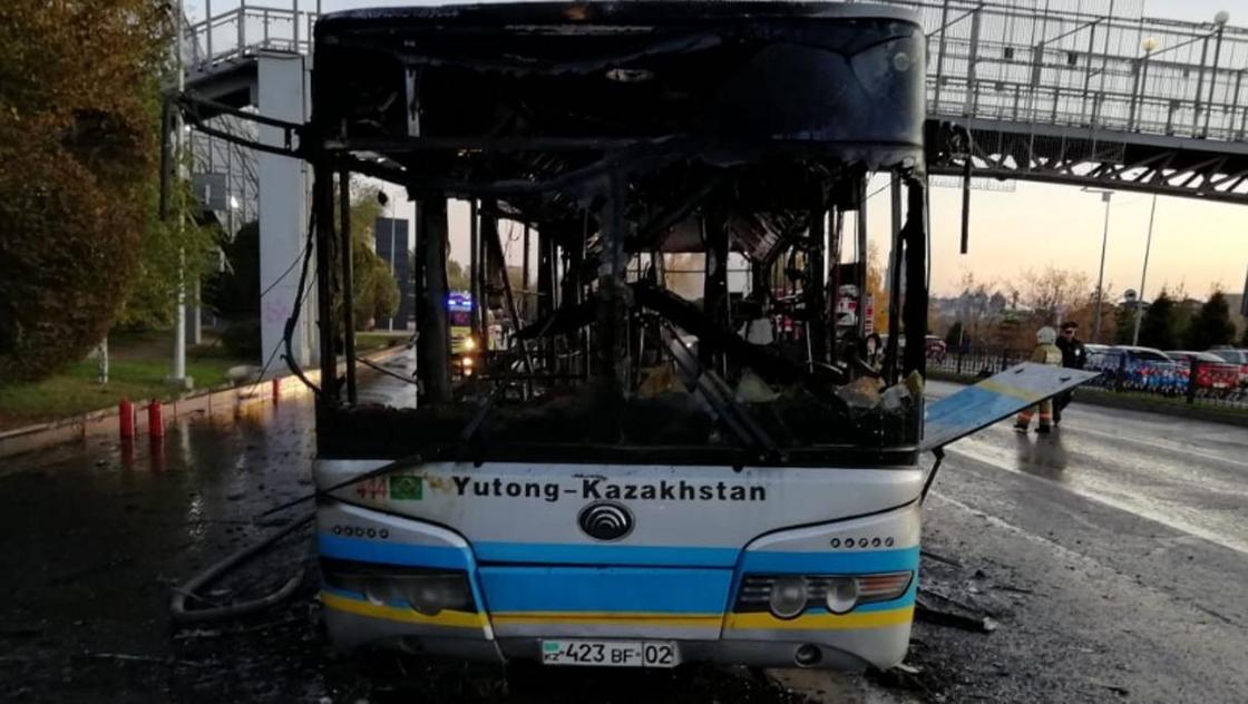 Автобус сгорел в Алматы: в ДЧС прокомментировали произошедшее
