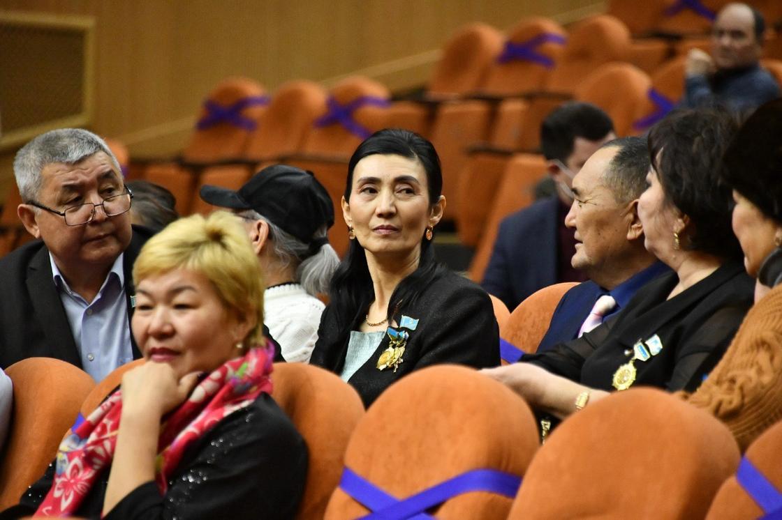 Зрители на показе фильма о желтоксановцах в Алматы