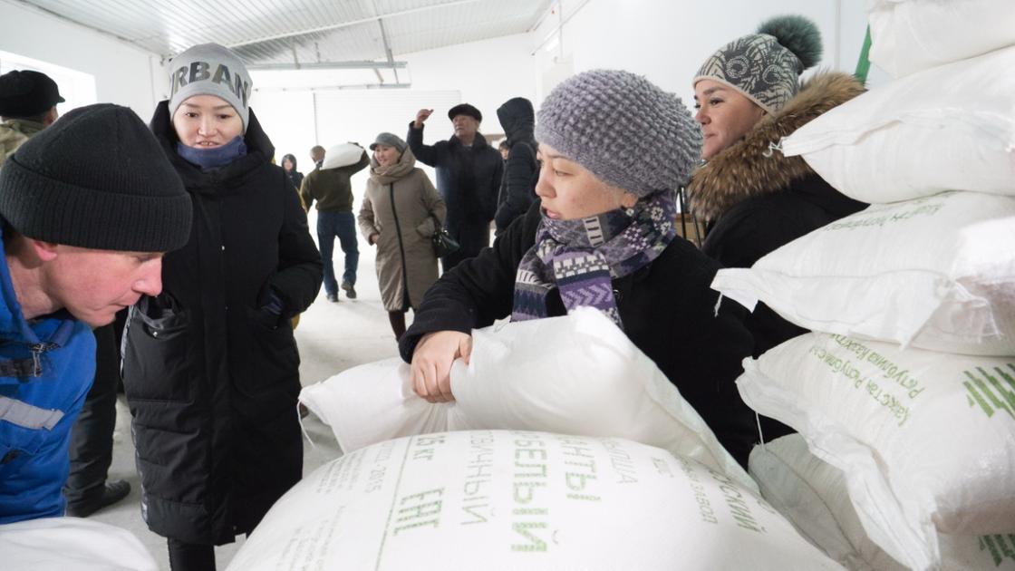 В Талдыкоргане раздали тонну сахара нуждающимся