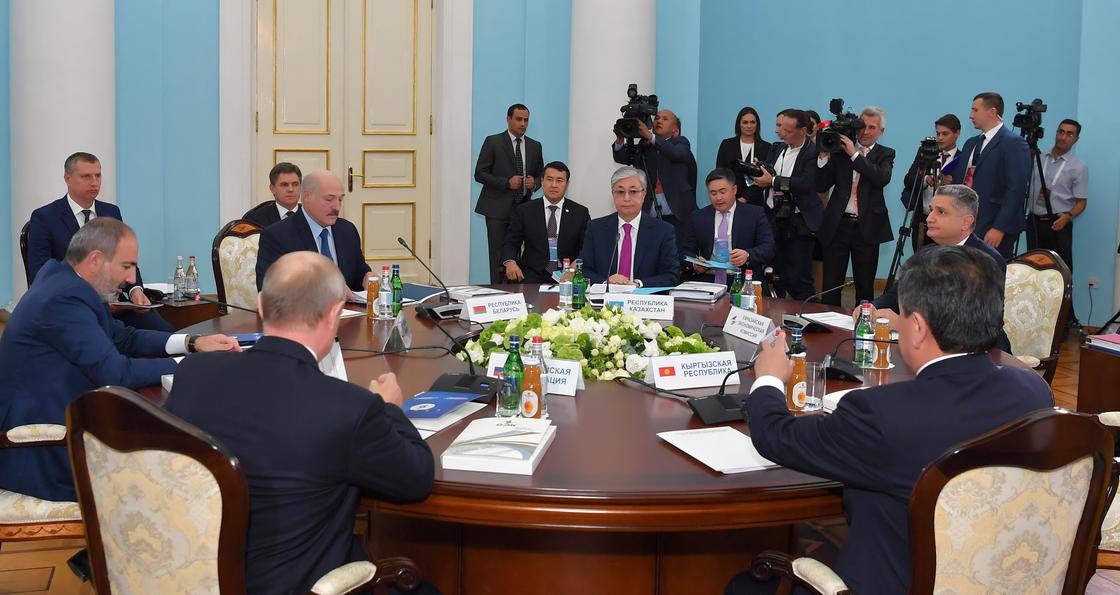 О чем говорил Токаев на заседании Высшего Евразийского экономического совета в Армении (фото)