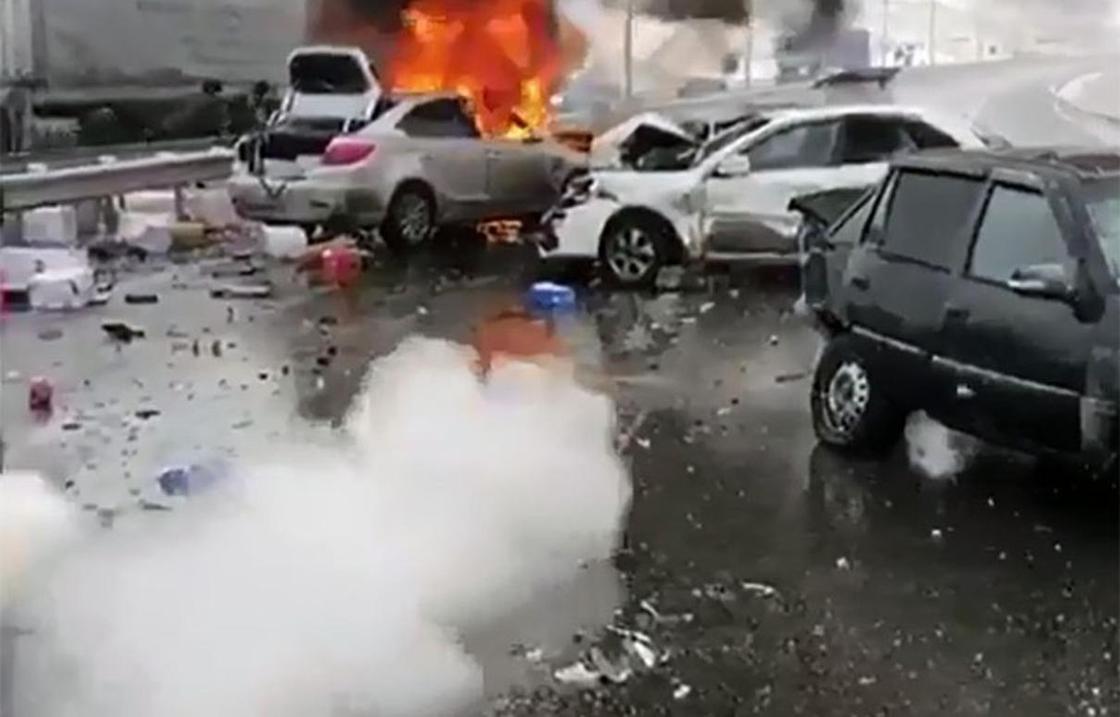 Появилось видео с места аварии на трассе Шымкент-Сарыагаш Появилось видео с места аварии на трассе Шымкент-Сарыагаш
