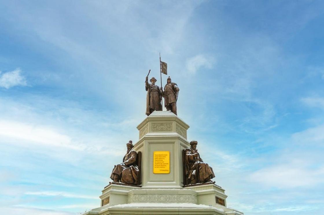 Памятник в ВКО