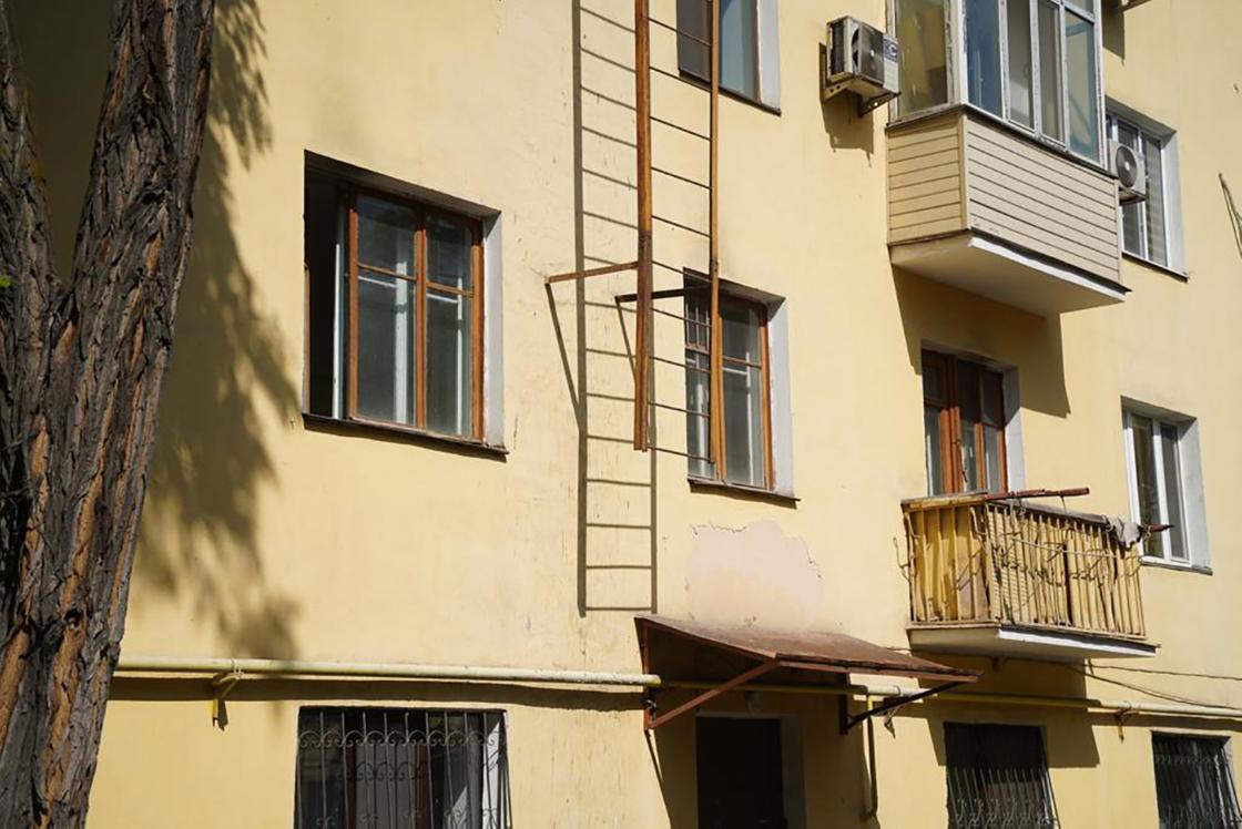 Окна квартиры, где жил Токаев