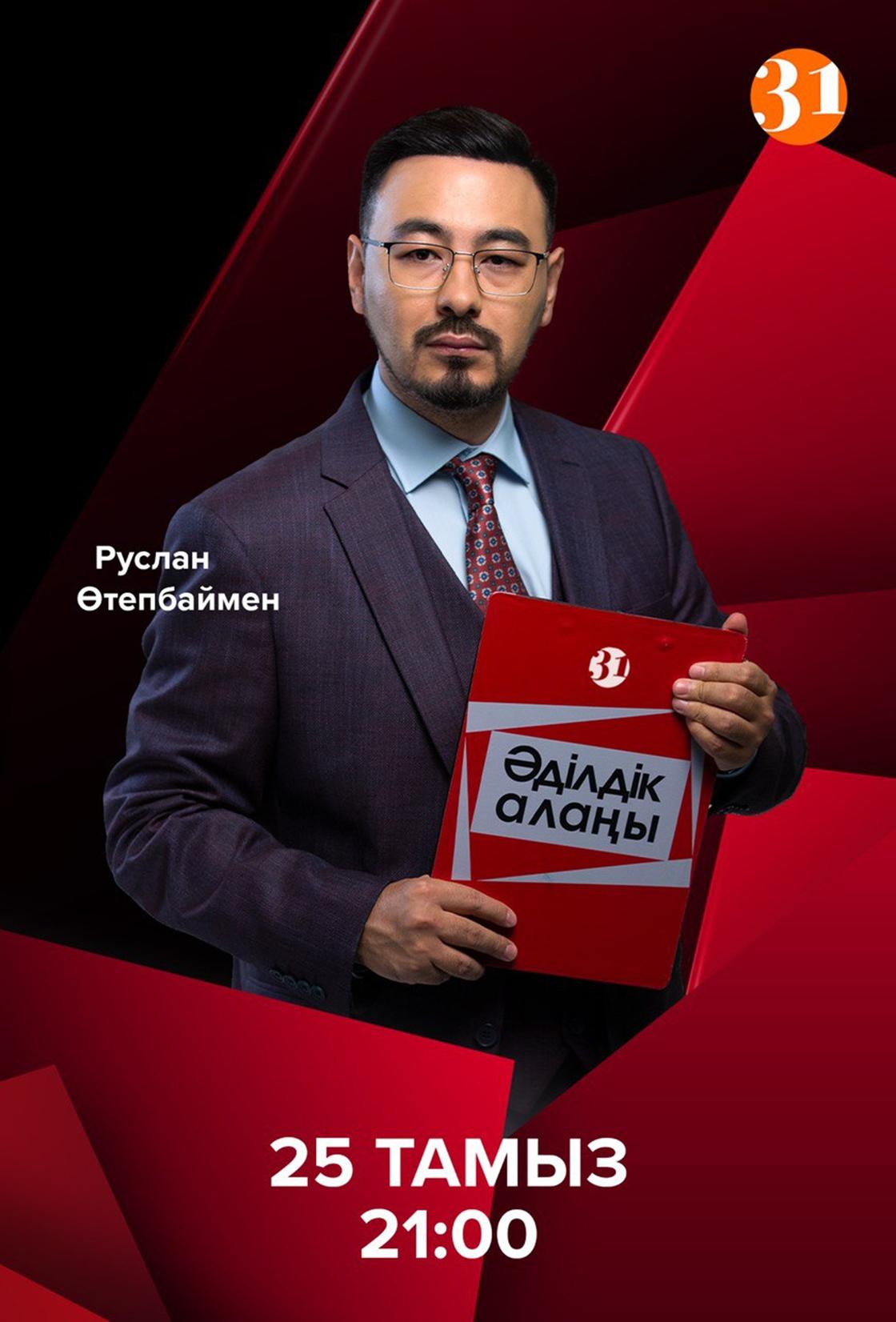 Қысқа қара шашты порноактриса