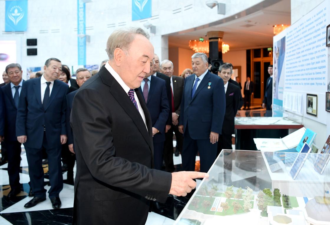Назарбаев встретился с первостроителями столицы